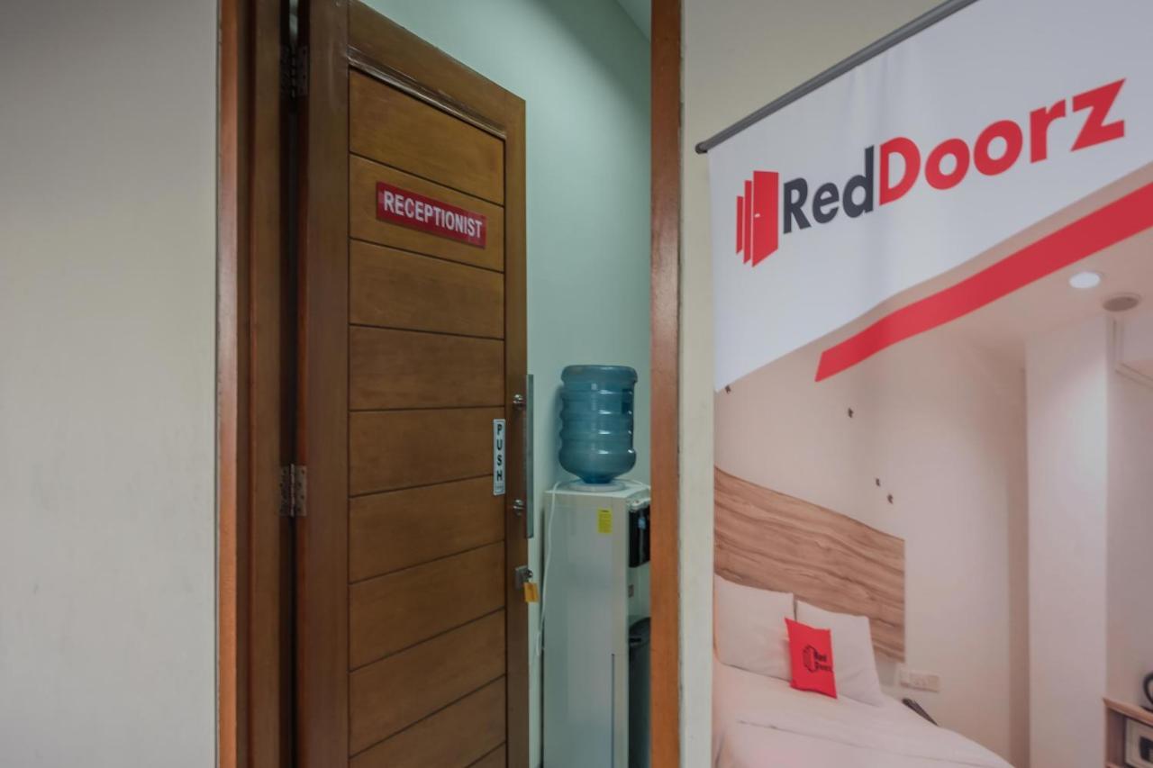 Reddoorz Plus Near Semanggi Jakarta Exterior foto